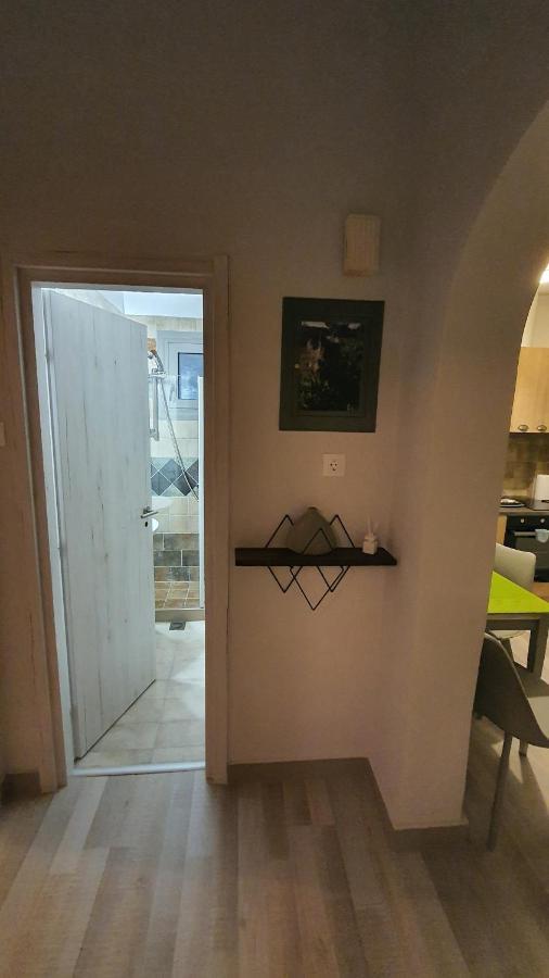 Larry'S Little Place In The Center Of Gytheio Exterior photo